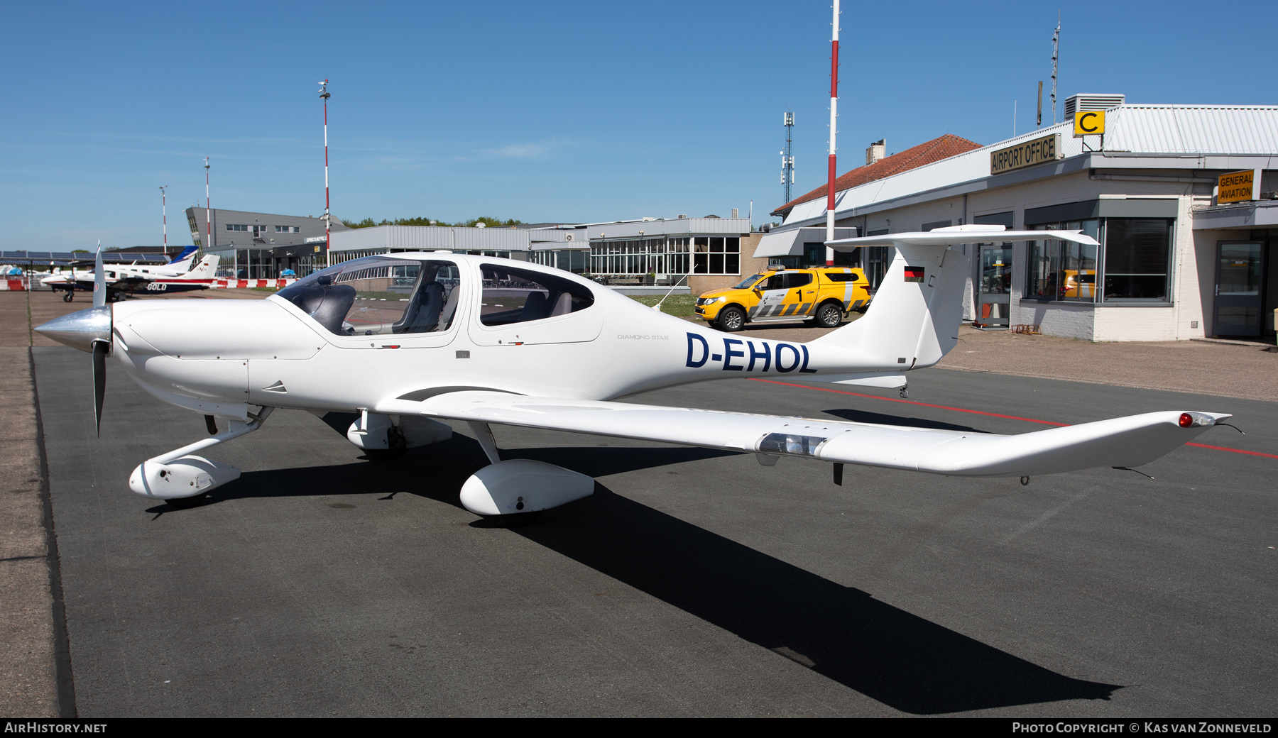 Aircraft Photo of D-EHOL | Diamond DA40 Diamond Star | AirHistory.net #815768
