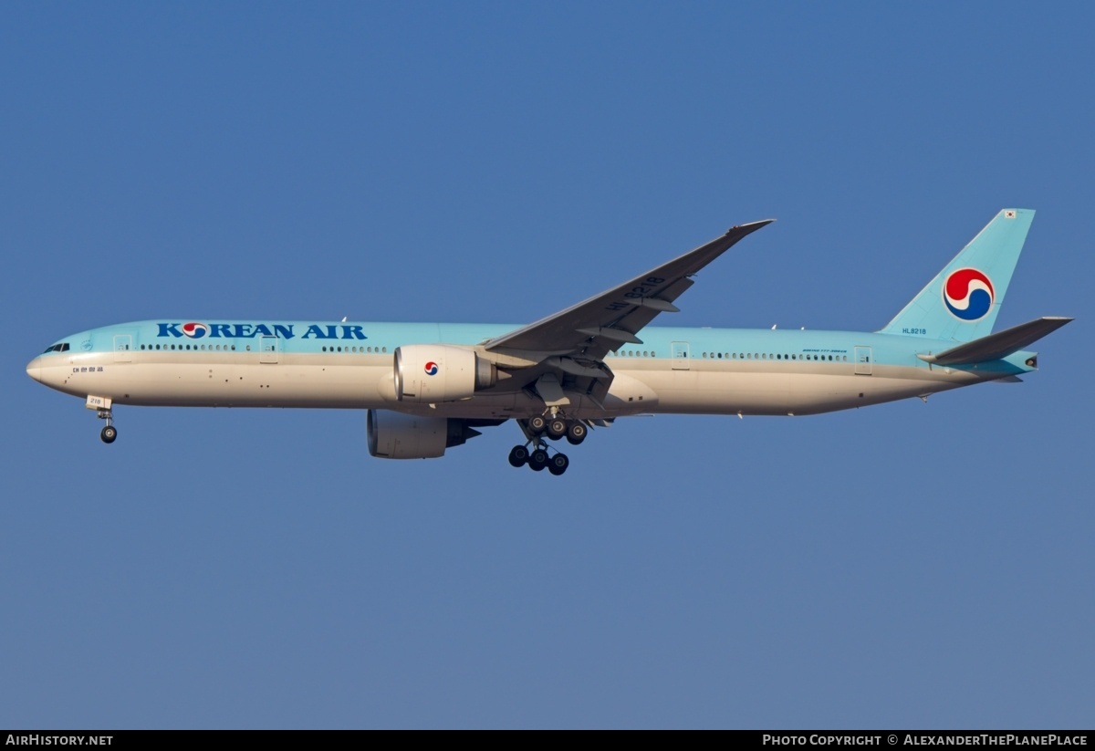 Aircraft Photo of HL8218 | Boeing 777-3B5/ER | Korean Air | AirHistory.net #815857