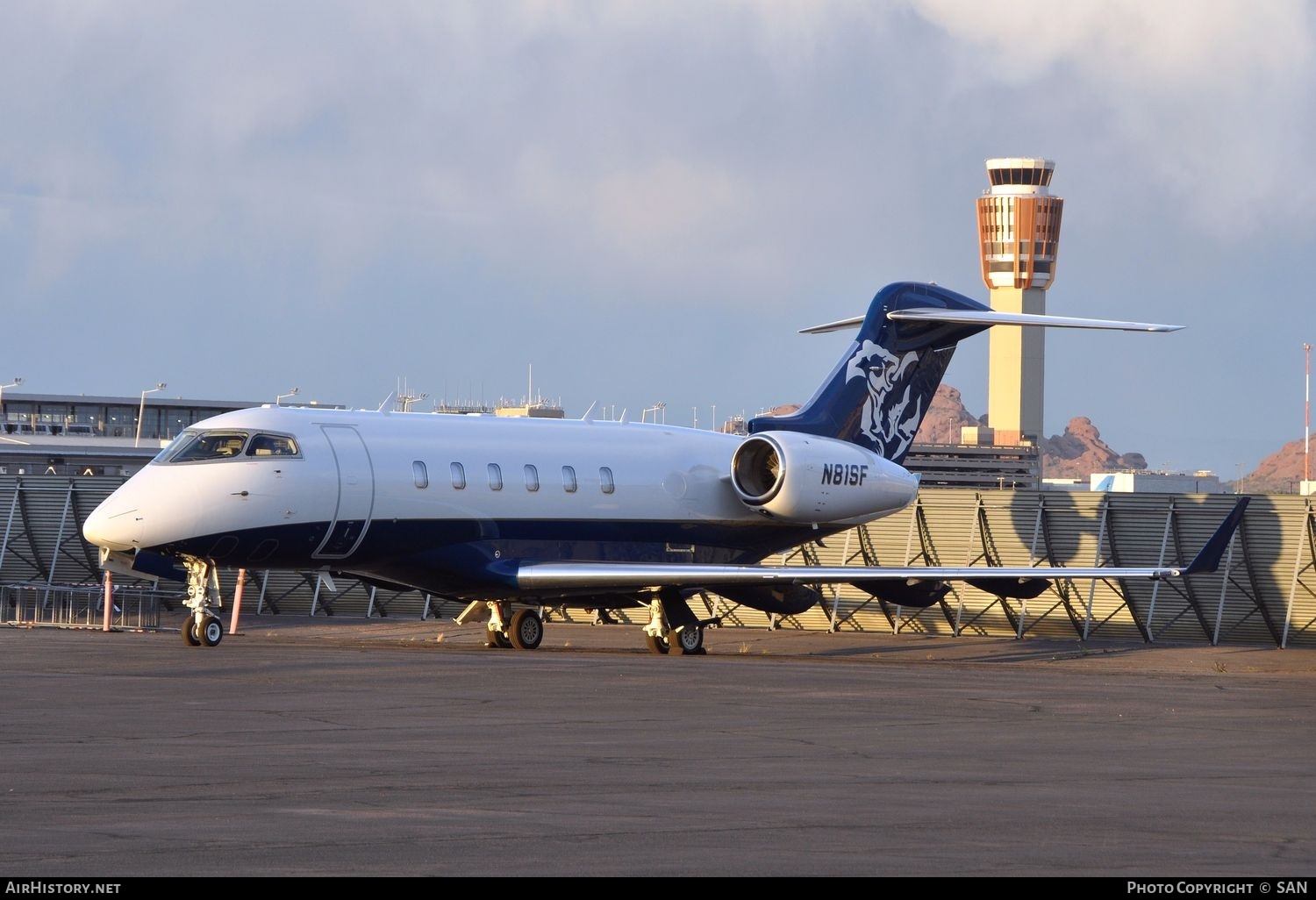 Aircraft Photo of N81SF | Bombardier Challenger 300 (BD-100-1A10) | AirHistory.net #815875