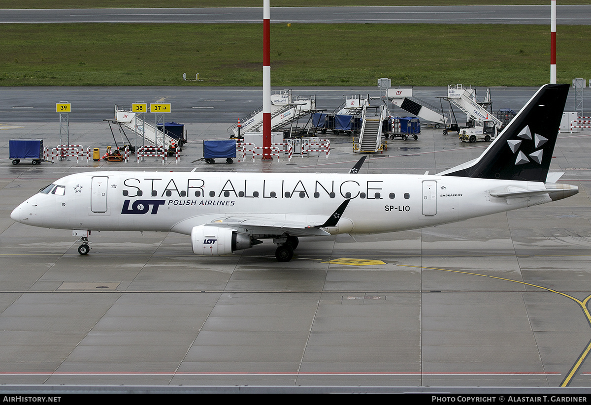 Aircraft Photo of SP-LIO | Embraer 175LR (ERJ-170-200LR) | LOT Polish Airlines - Polskie Linie Lotnicze | AirHistory.net #816113