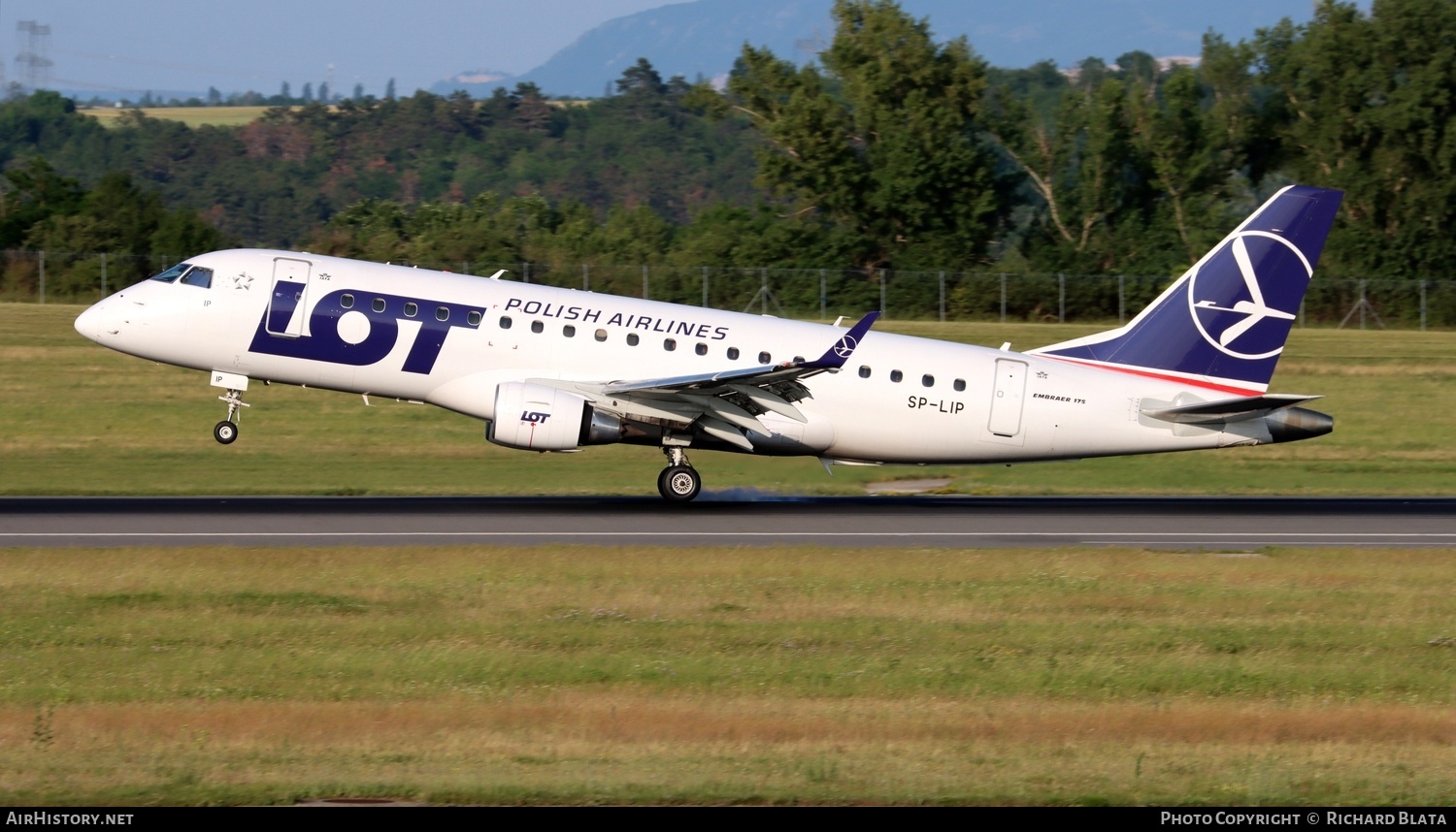 Aircraft Photo of SP-LIP | Embraer 175LR (ERJ-170-200LR) | LOT Polish Airlines - Polskie Linie Lotnicze | AirHistory.net #816261