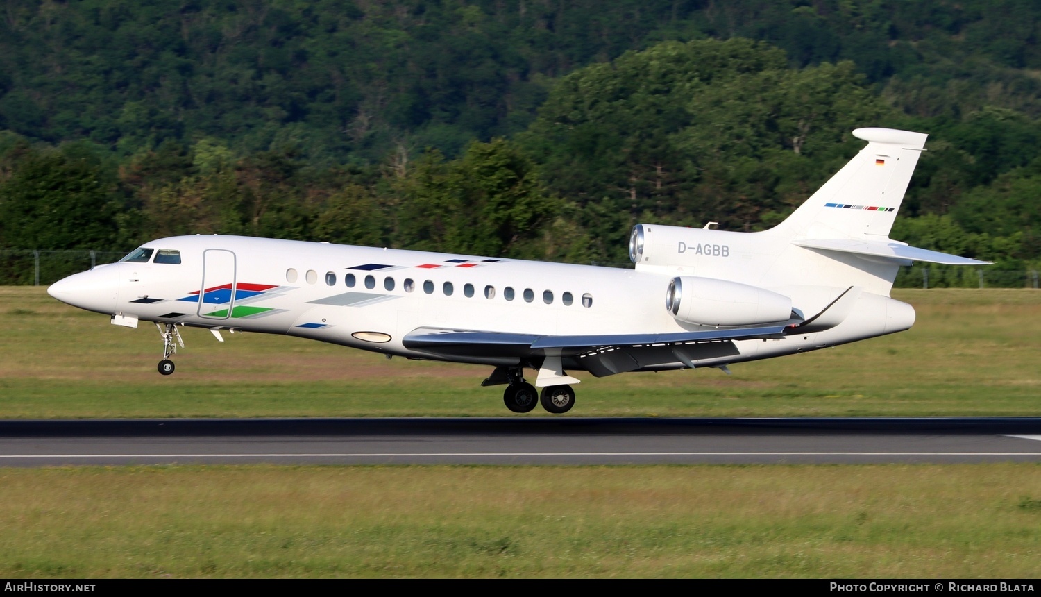 Aircraft Photo of D-AGBB | Dassault Falcon 8X | Volkswagen Air Services | AirHistory.net #816276