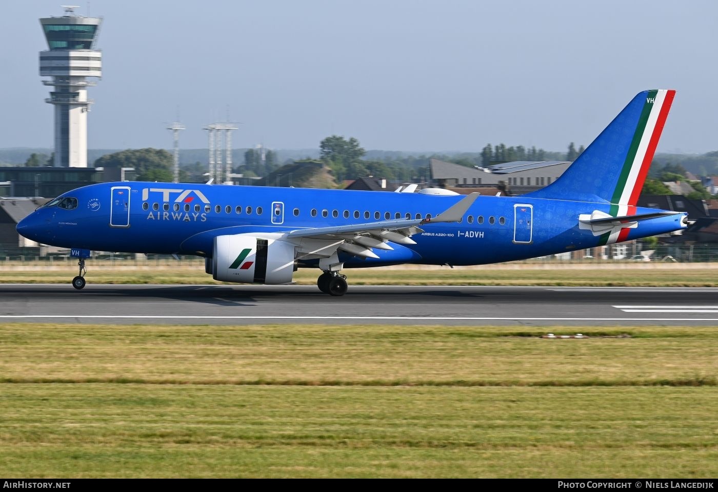 Aircraft Photo of I-ADVH | Airbus A220-100 (BD-500-1A10) | ITA Airways | AirHistory.net #816364