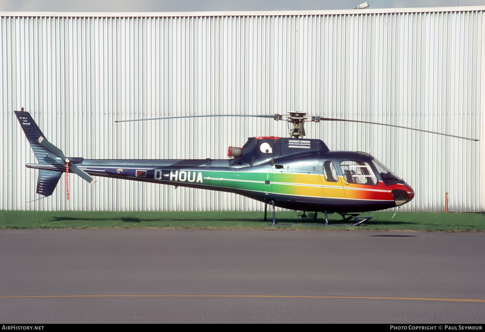 Aircraft Photo of D-HOUA | Aerospatiale AS-350B Ecureuil | Rhein-Ruhr-Helicopter Rainer Zemke | AirHistory.net #816533
