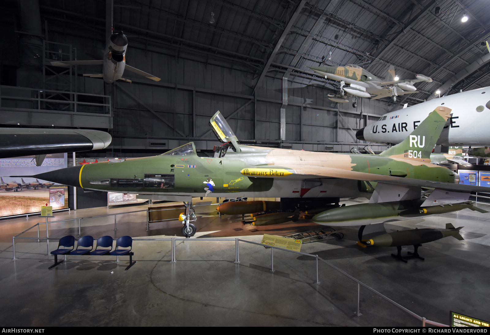 Aircraft Photo of 60-0504 / AF60-504 | Republic F-105D Thunderchief | USA - Air Force | AirHistory.net #816576