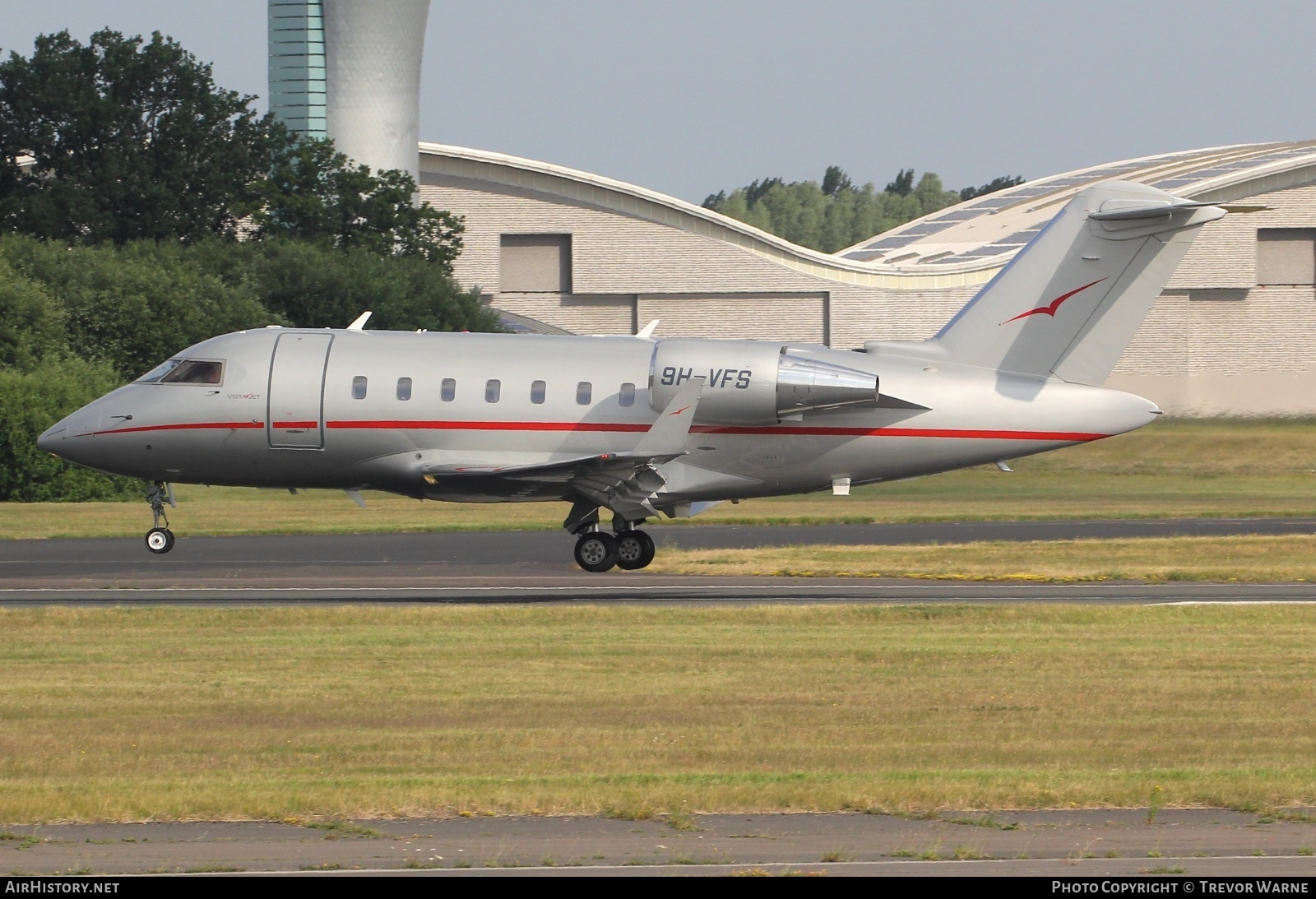 Aircraft Photo of 9H-VFS | Bombardier Challenger 605 (CL-600-2B16) | VistaJet | AirHistory.net #816577