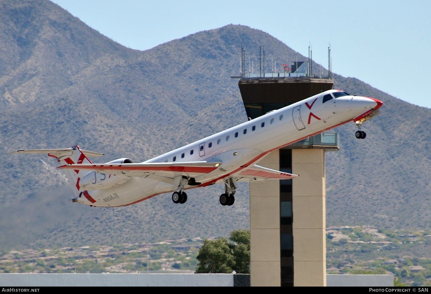 Aircraft Photo of N958JX | Embraer ERJ-145LR (EMB-145LR) | JetSuiteX - JSX | AirHistory.net #816815