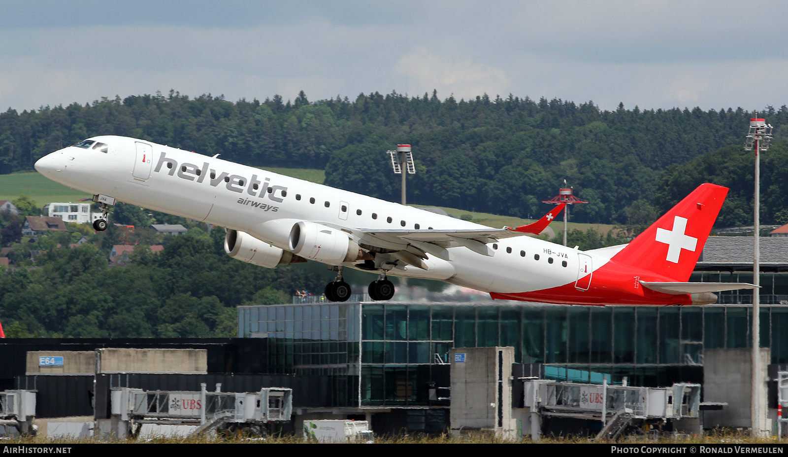 Aircraft Photo of HB-JVA | Embraer 195AR (ERJ-190-200IGW) | Helvetic Airways | AirHistory.net #816999