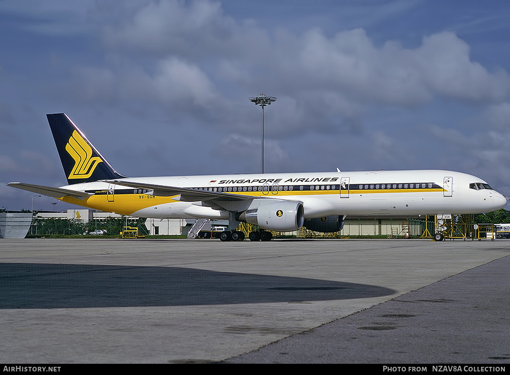 Aircraft Photo of 9V-SGM | Boeing 757-212 | Singapore Airlines | AirHistory.net #817020