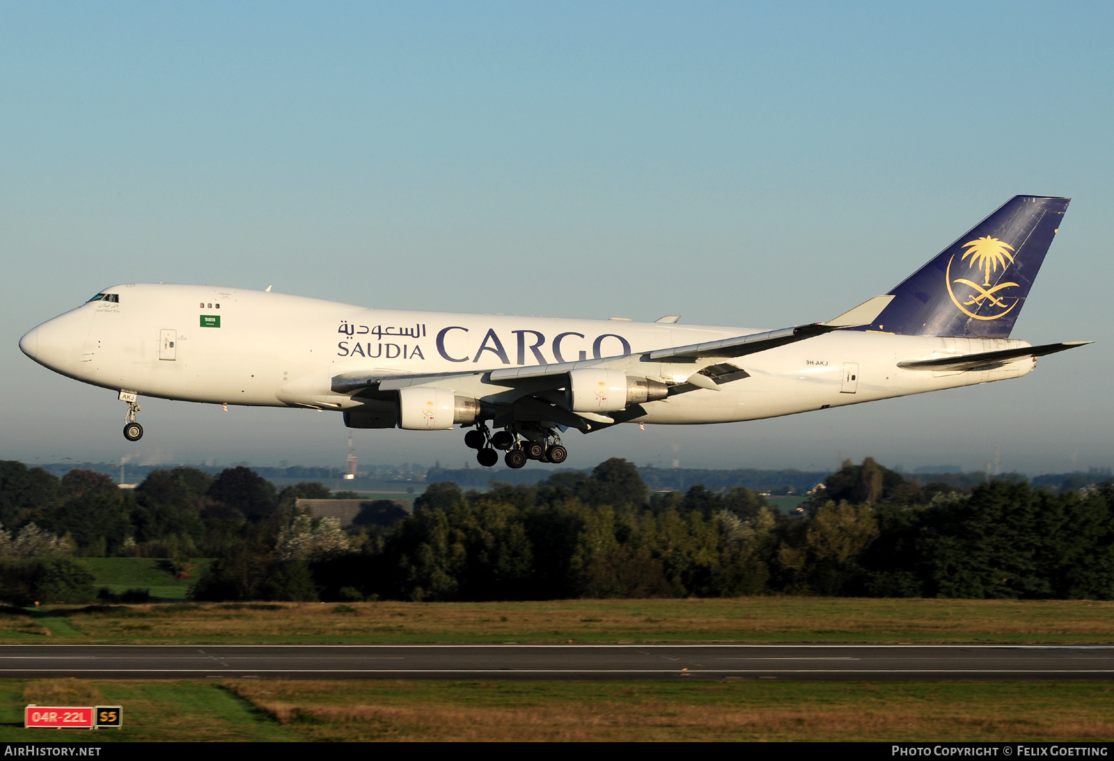 Aircraft Photo of 9H-AKJ | Boeing 747-412 | Saudi Arabian Airlines Cargo | AirHistory.net #817044