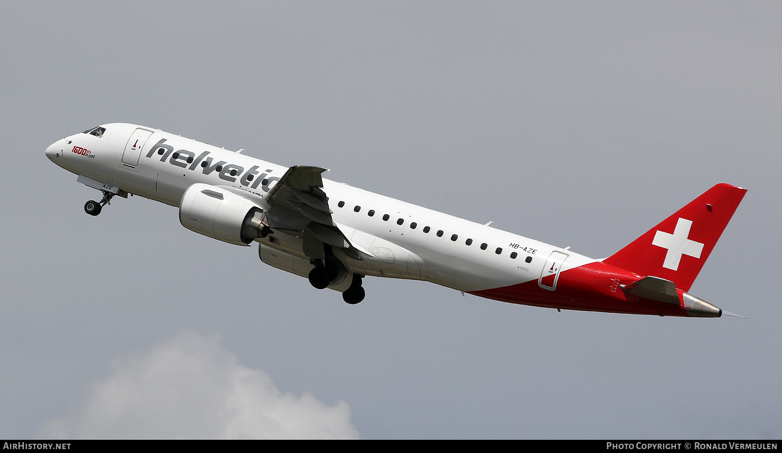 Aircraft Photo of HB-AZE | Embraer 190-E2 (ERJ-190-300) | Helvetic Airways | AirHistory.net #817075