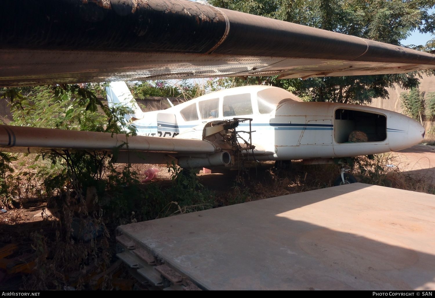 Aircraft Photo of XT-BGM | Piper PA-23-250 Aztec B | AirHistory.net #817130