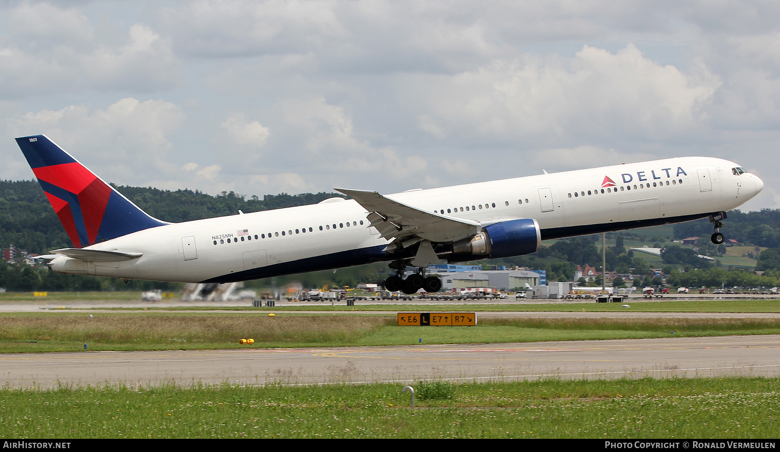 Aircraft Photo of N825MH | Boeing 767-432/ER | Delta Air Lines | AirHistory.net #817157