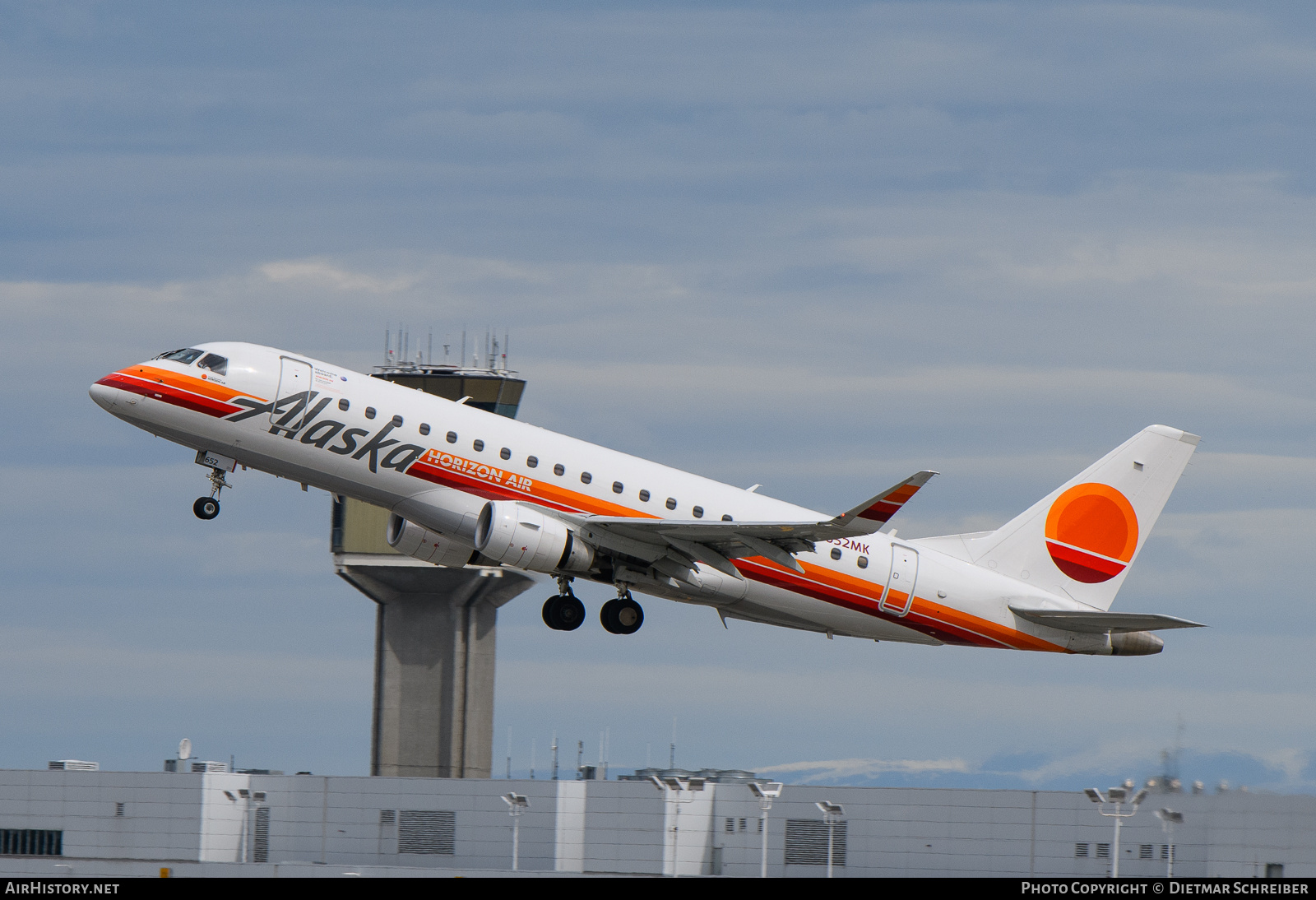 Aircraft Photo of N652MK | Embraer 175LR (ERJ-170-200LR) | Alaska Airlines | AirHistory.net #817239