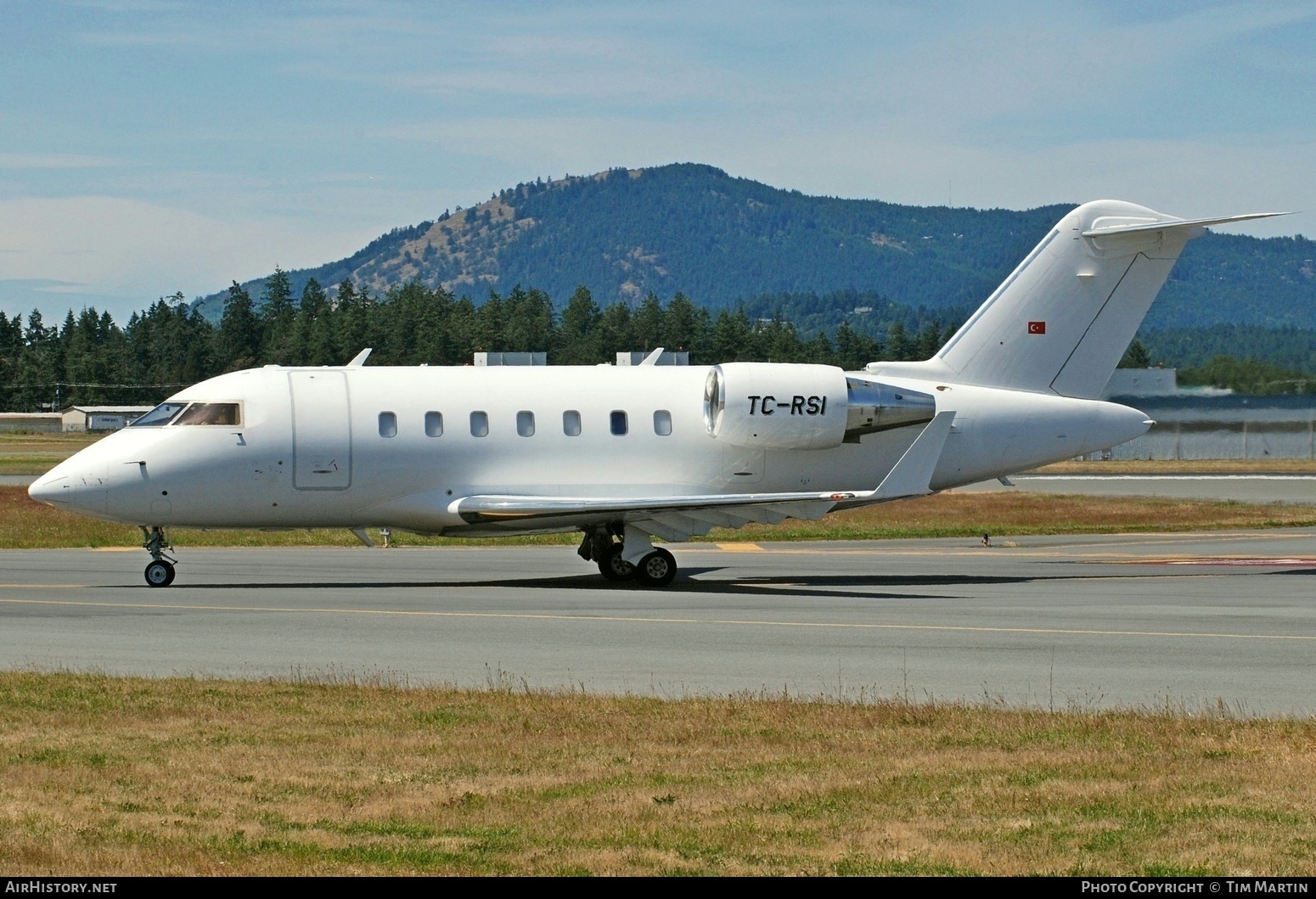Aircraft Photo of TC-RSI | Bombardier Challenger 605 (CL-600-2B16) | AirHistory.net #817602