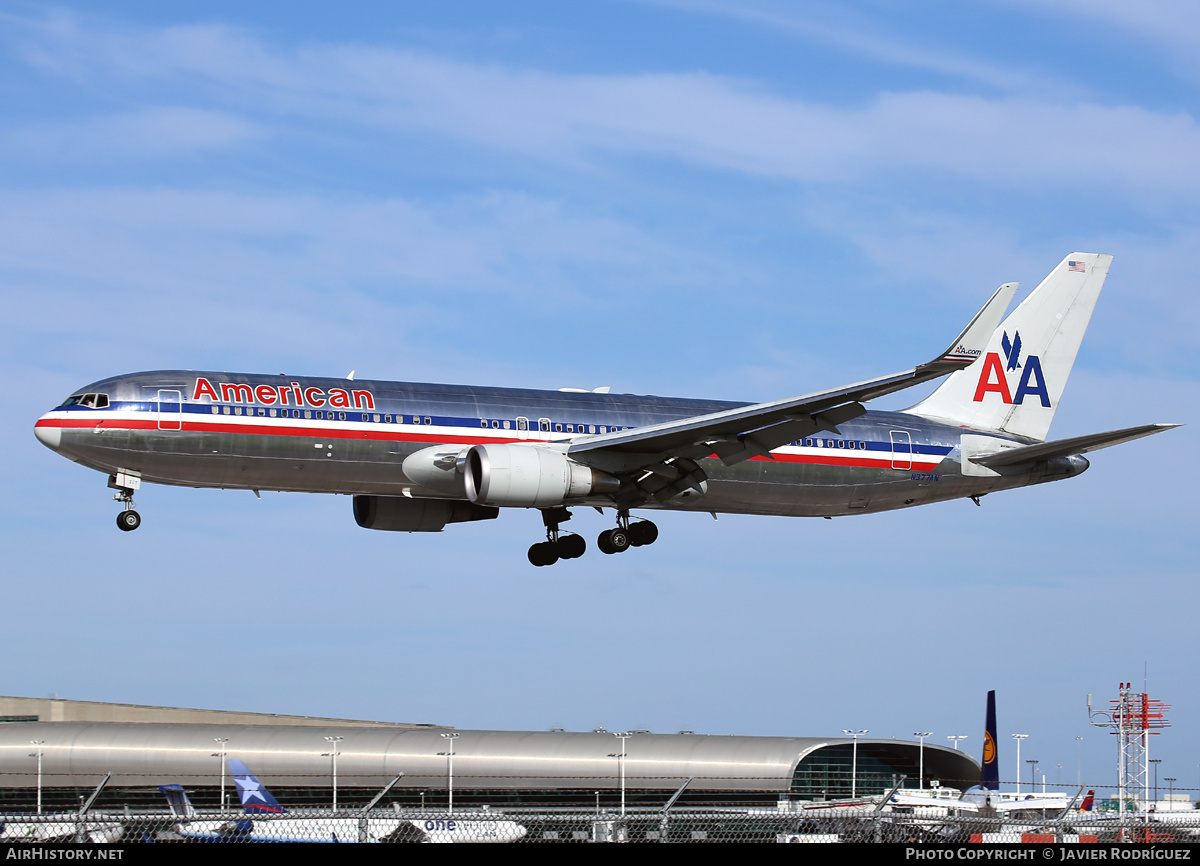 Aircraft Photo of N377AN | Boeing 767-323/ER | American Airlines | AirHistory.net #817845