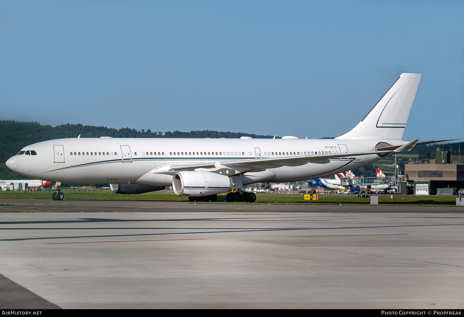 Aircraft Photo of HZ-SKY2 | Airbus A330-243 | AirHistory.net #818054