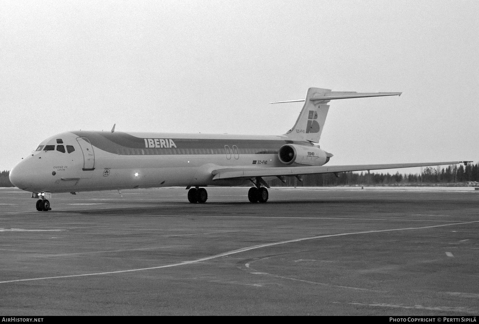 Aircraft Photo of EC-FHD | McDonnell Douglas MD-87 (DC-9-87) | Iberia | AirHistory.net #818320
