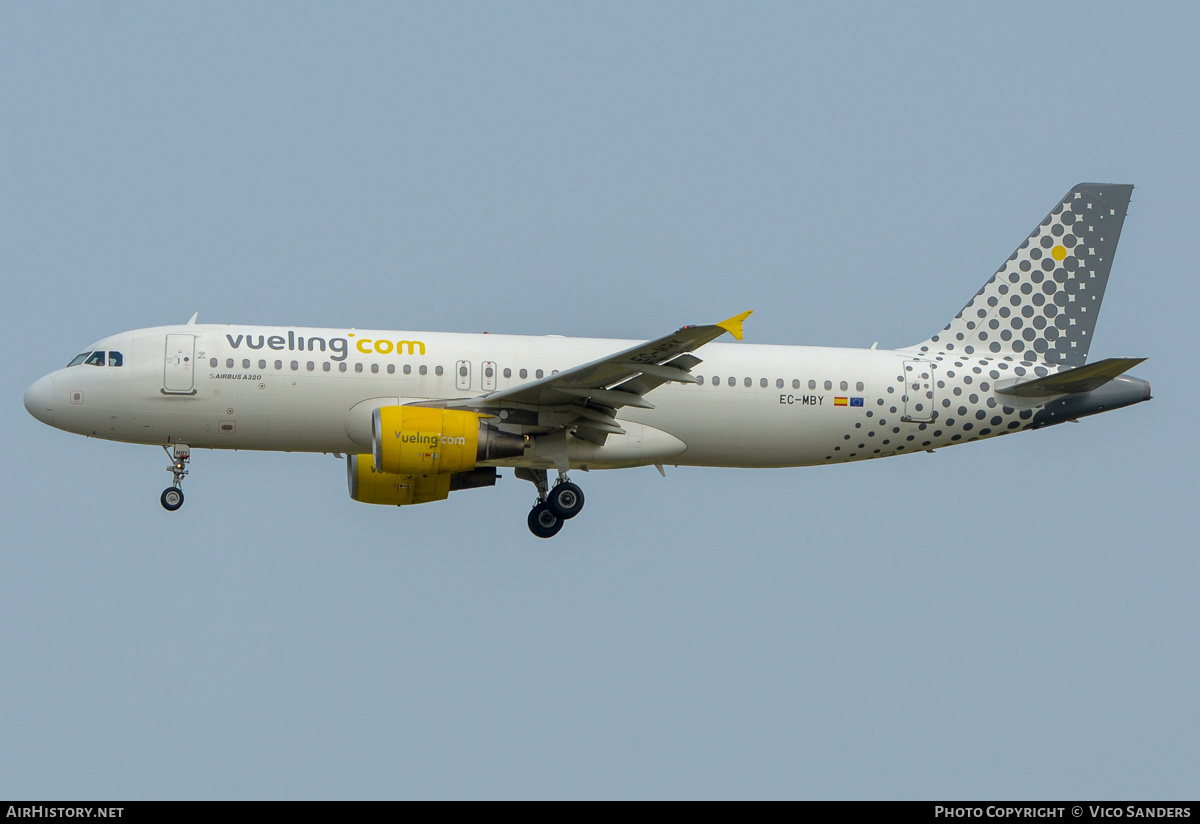 Aircraft Photo of EC-MBY | Airbus A320-214 | Vueling Airlines | AirHistory.net #818488