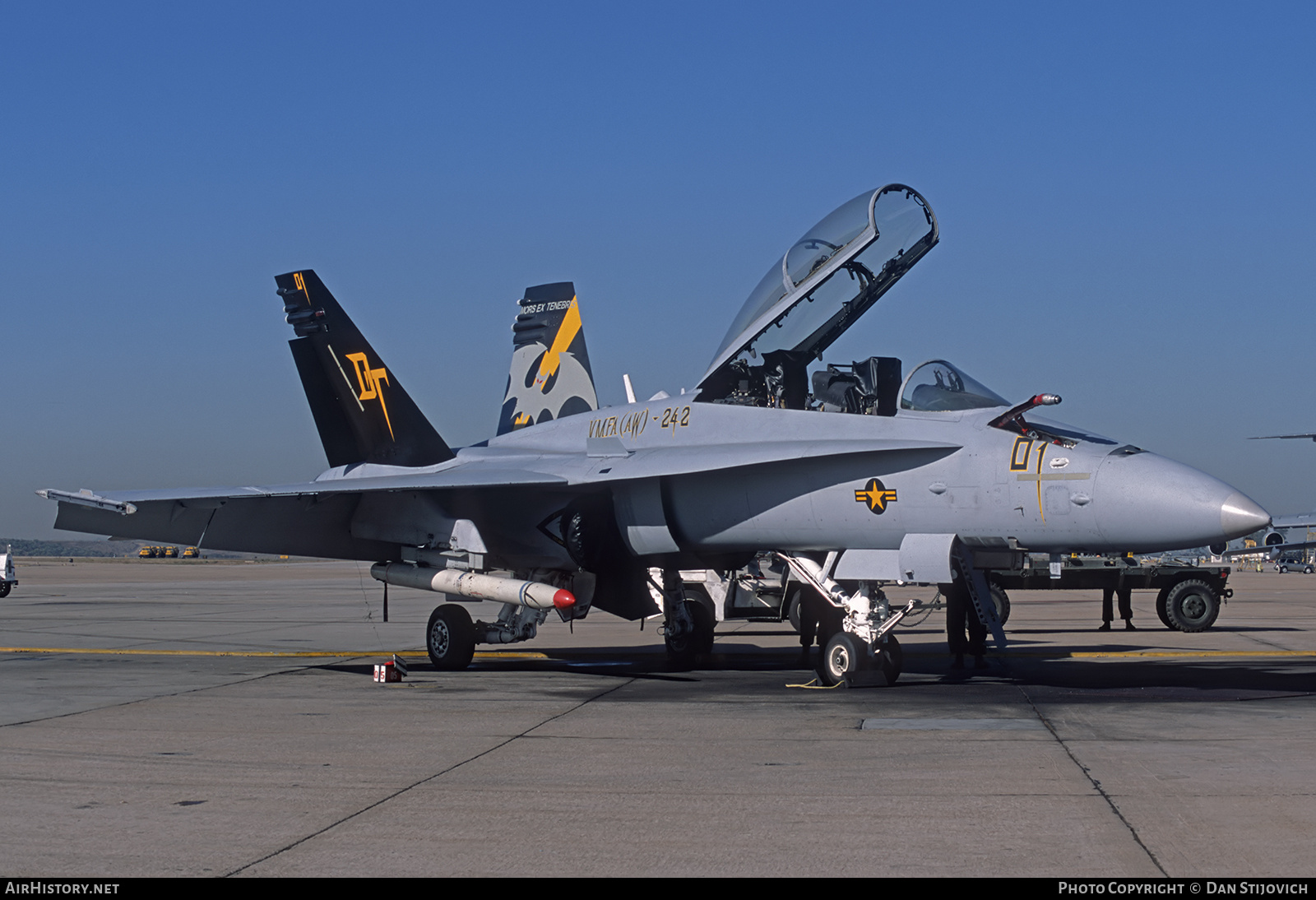 Aircraft Photo of 164652 | McDonnell Douglas F/A-18D Hornet | USA - Marines | AirHistory.net #818588