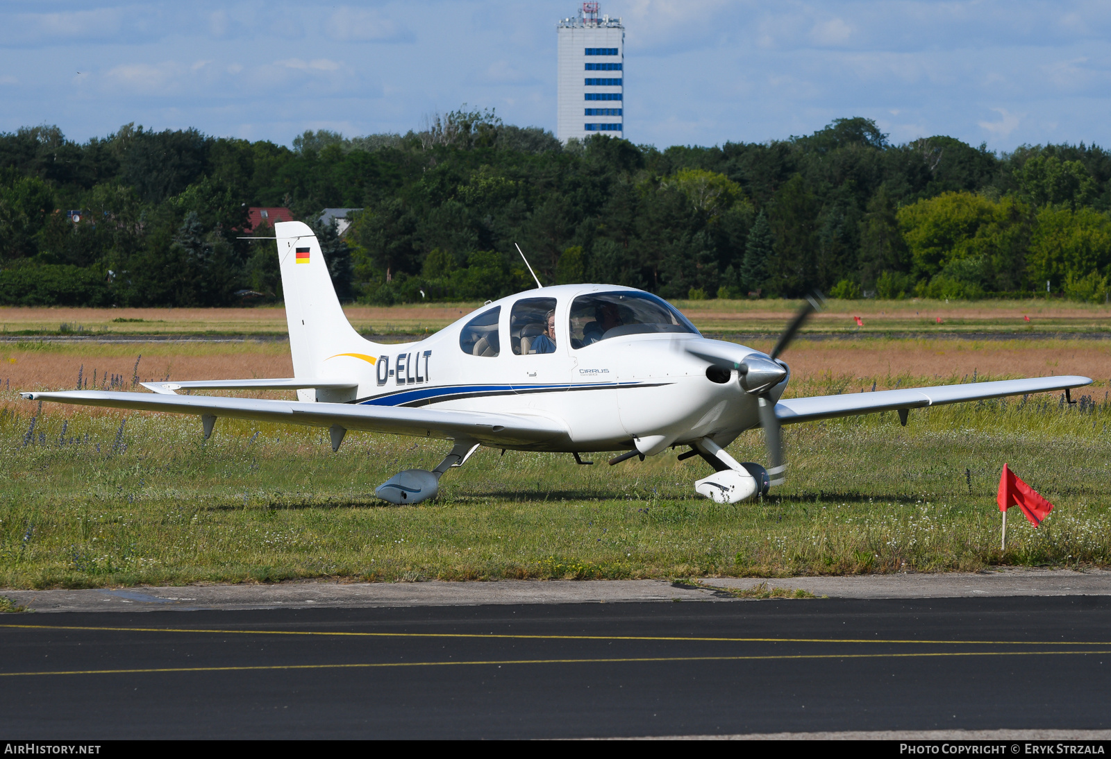 Aircraft Photo of D-ELLT | Cirrus SR-20 G1 | AirHistory.net #818598