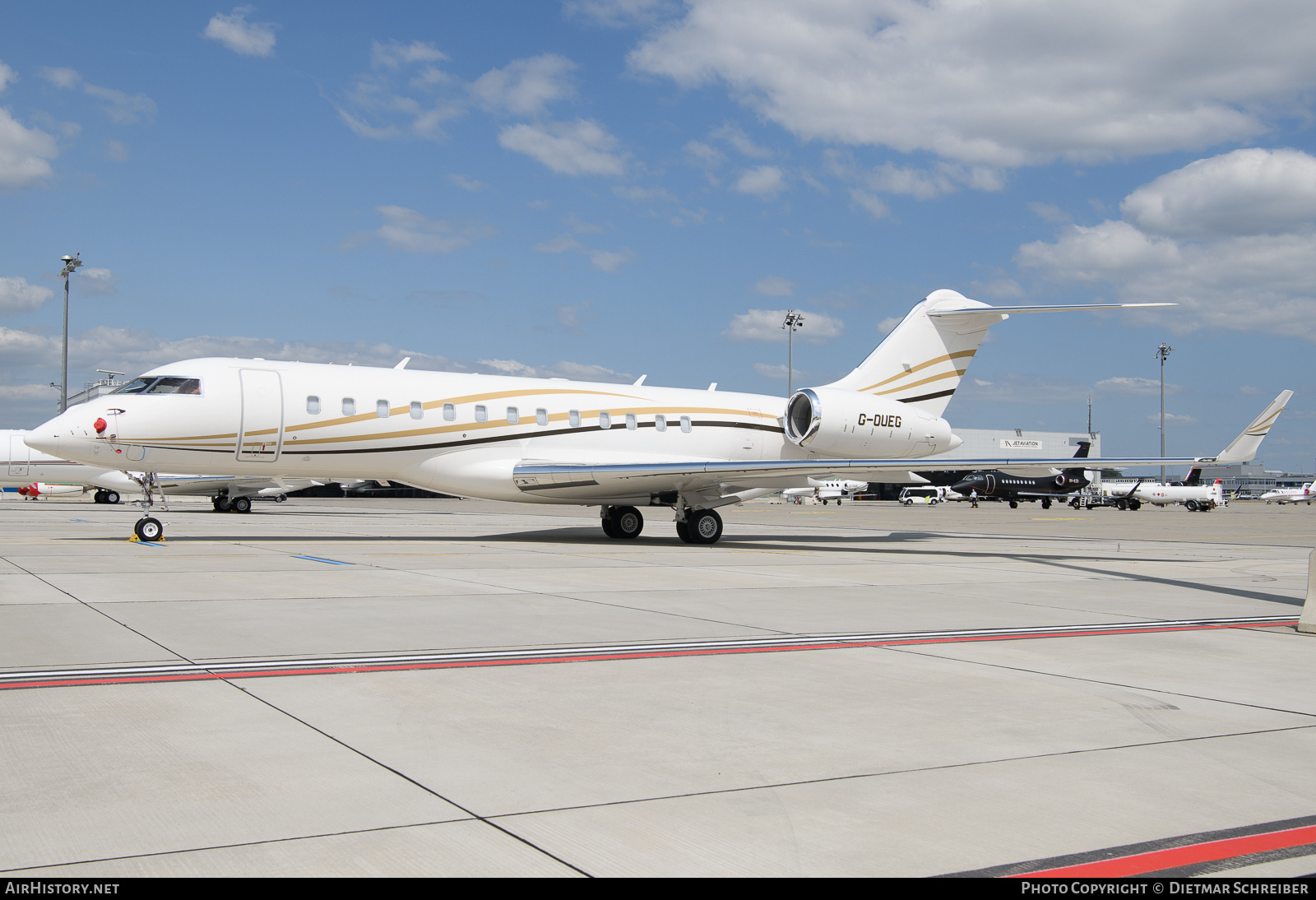 Aircraft Photo of G-OUEG | Bombardier Global 6000 (BD-700-1A10) | AirHistory.net #818930