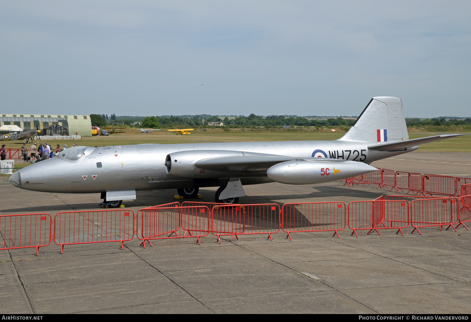 Aircraft Photo of WH725 | English Electric Canberra B2 | UK - Air Force | AirHistory.net #819044