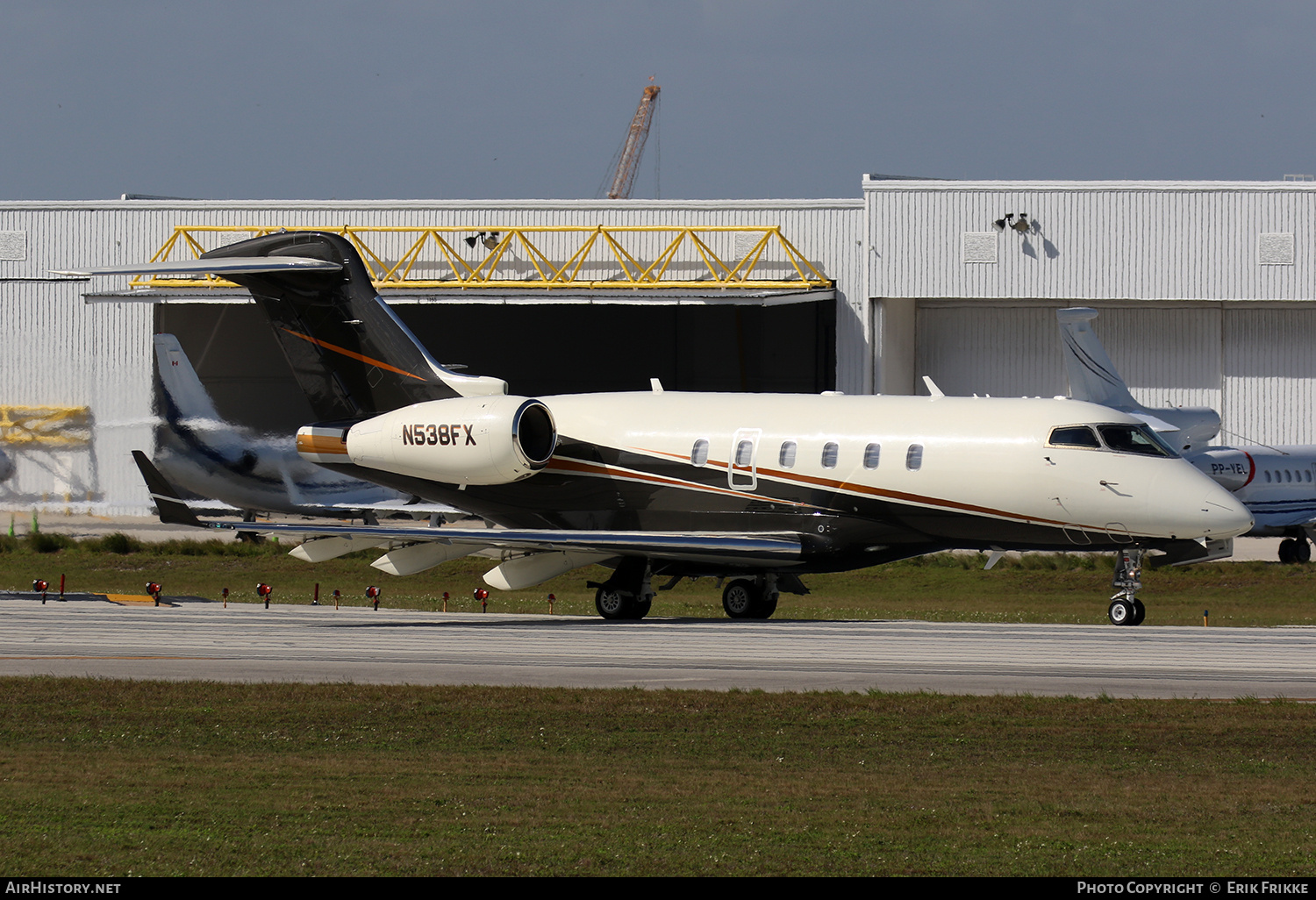 Aircraft Photo of N538FX | Bombardier Challenger 300 (BD-100-1A10) | AirHistory.net #819056