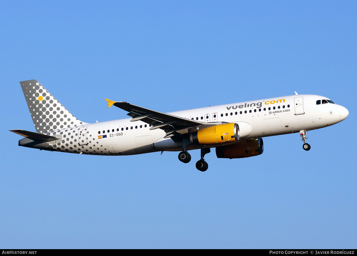 Aircraft Photo of EC-OGD | Airbus A320-232 | Vueling Airlines | AirHistory.net #819333