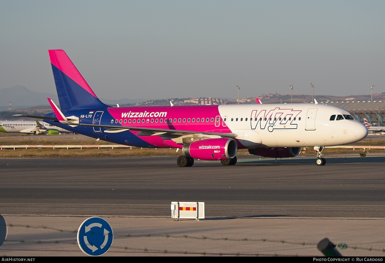 Aircraft Photo of HA-LYO | Airbus A320-232 | Wizz Air | AirHistory.net #819446