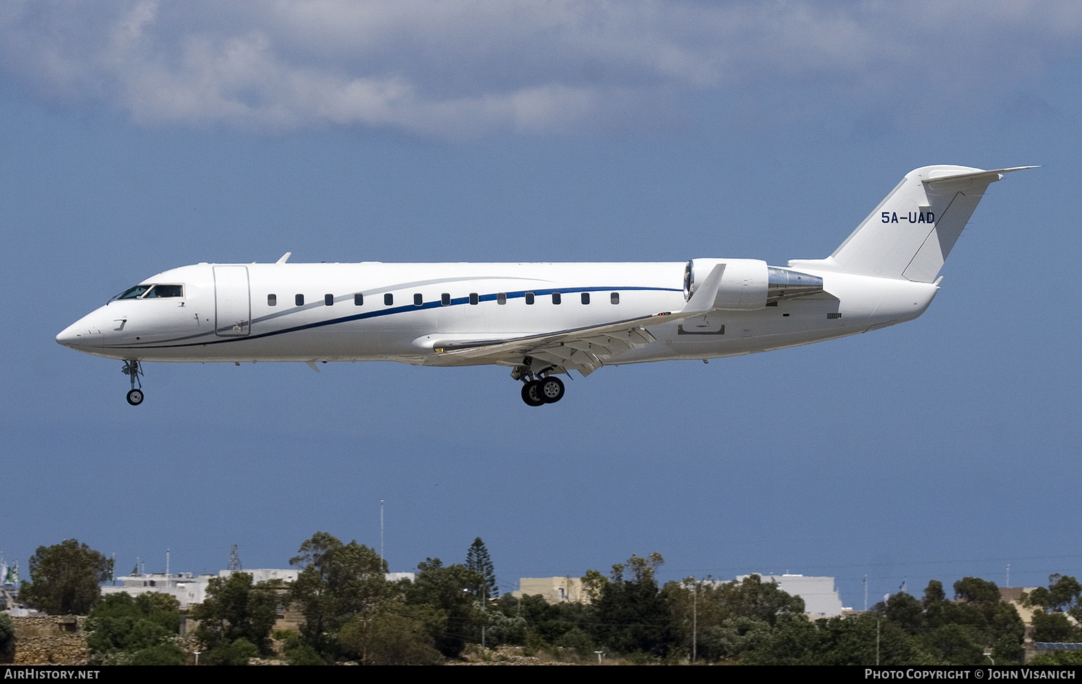 Aircraft Photo of 5A-UAD | Bombardier Challenger 850 (CRJ-200SE/CL-600-2B19) | AirHistory.net #819457