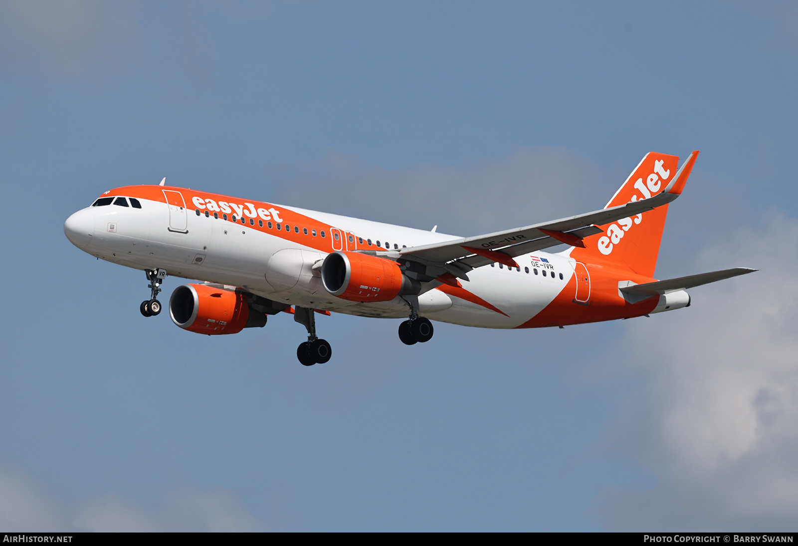 Aircraft Photo of OE-IVR | Airbus A320-214 | EasyJet | AirHistory.net #819472