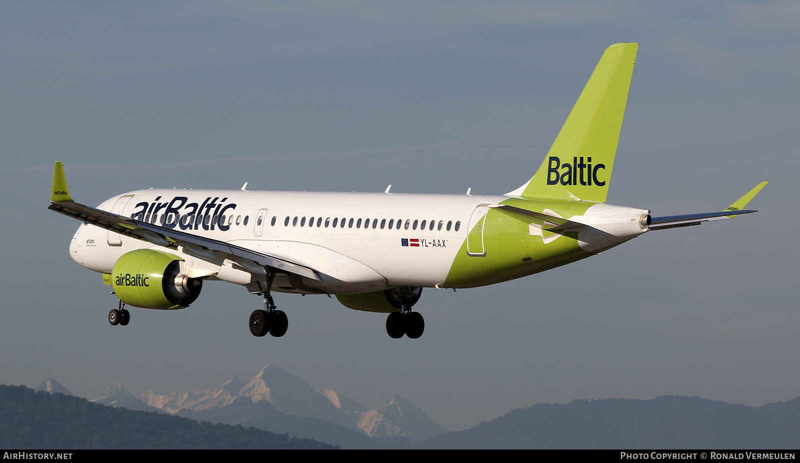 Aircraft Photo of YL-AAX | Airbus A220-371 (BD-500-1A11) | AirBaltic | AirHistory.net #819521