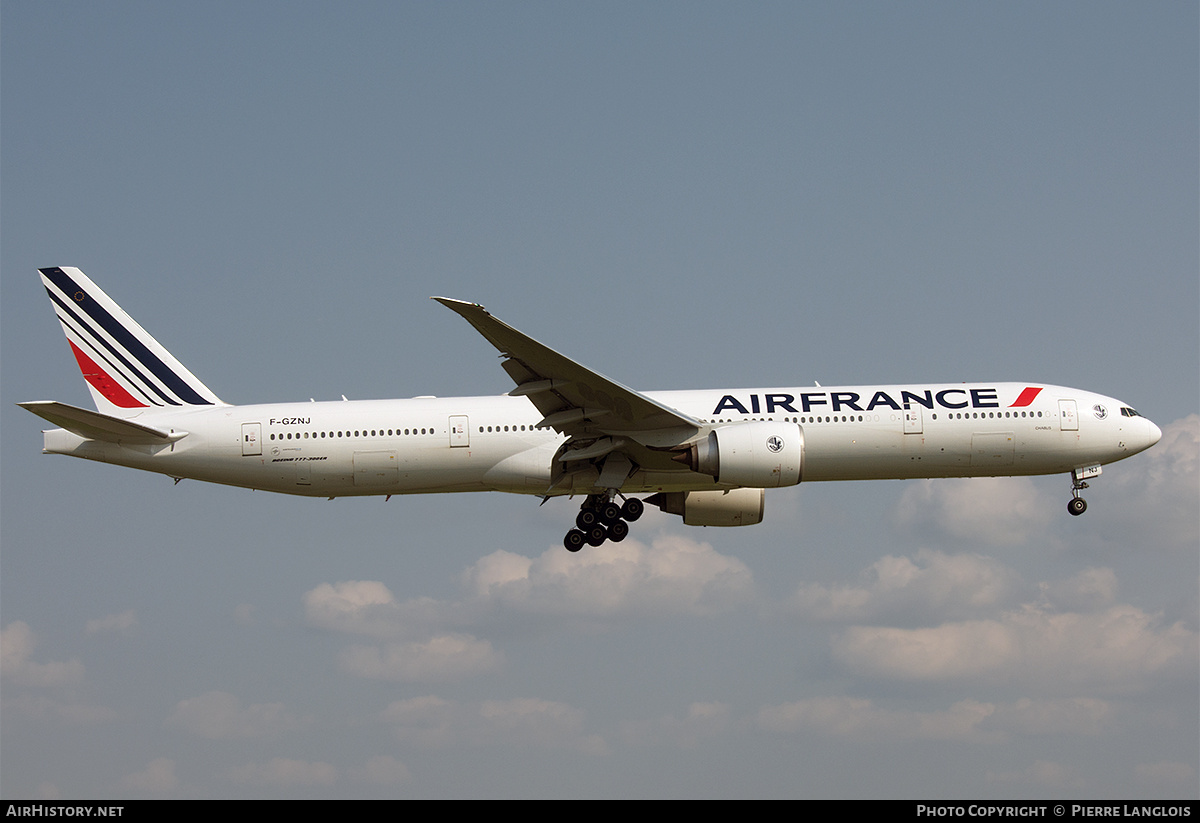 Aircraft Photo of F-GZNJ | Boeing 777-328/ER | Air France | AirHistory.net #819573