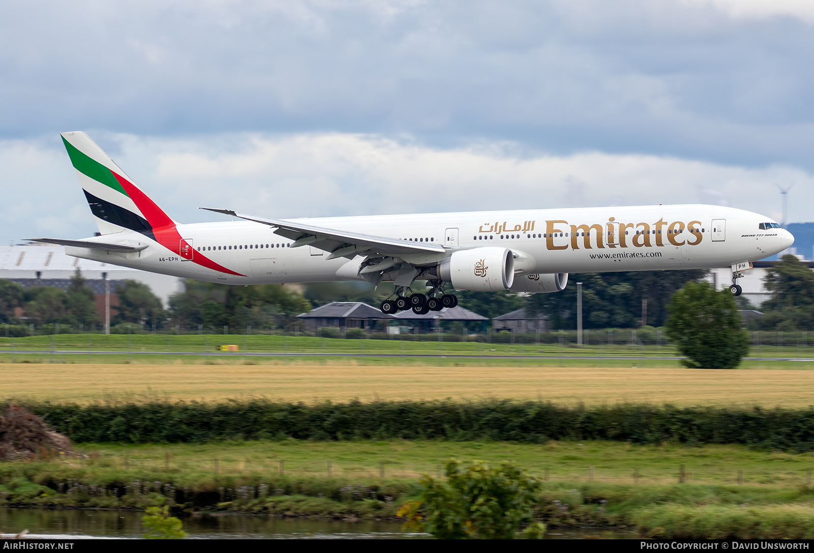 Aircraft Photo of A6-EPH | Boeing 777-31H/ER | Emirates | AirHistory.net #819614