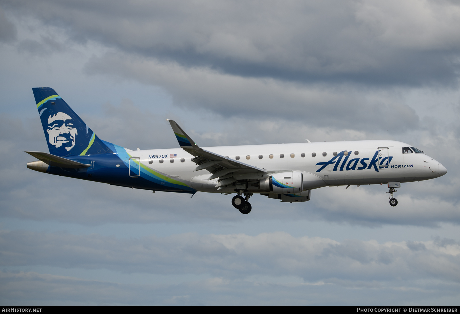 Aircraft Photo of N657QX | Embraer ERJ-175LR (ERJ-170-200 LR) | Alaska Airlines | AirHistory.net #819708