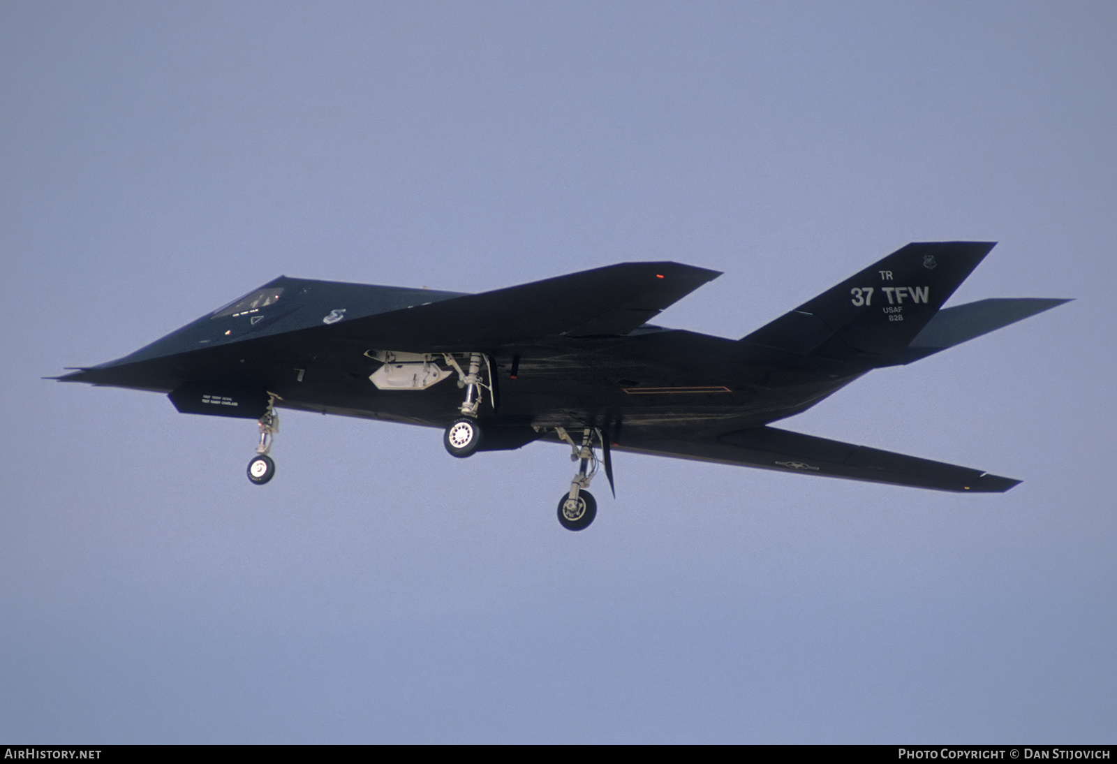 Aircraft Photo of 84-0828 / USAF-828 | Lockheed F-117A Nighthawk | USA - Air Force | AirHistory.net #819792