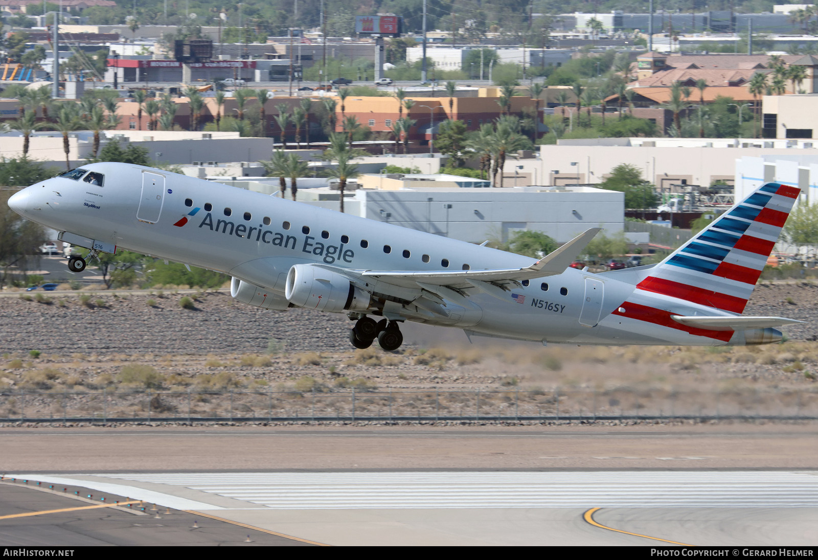 Aircraft Photo of N516SY | Embraer 175LR (ERJ-170-200LR) | American Eagle | AirHistory.net #819798