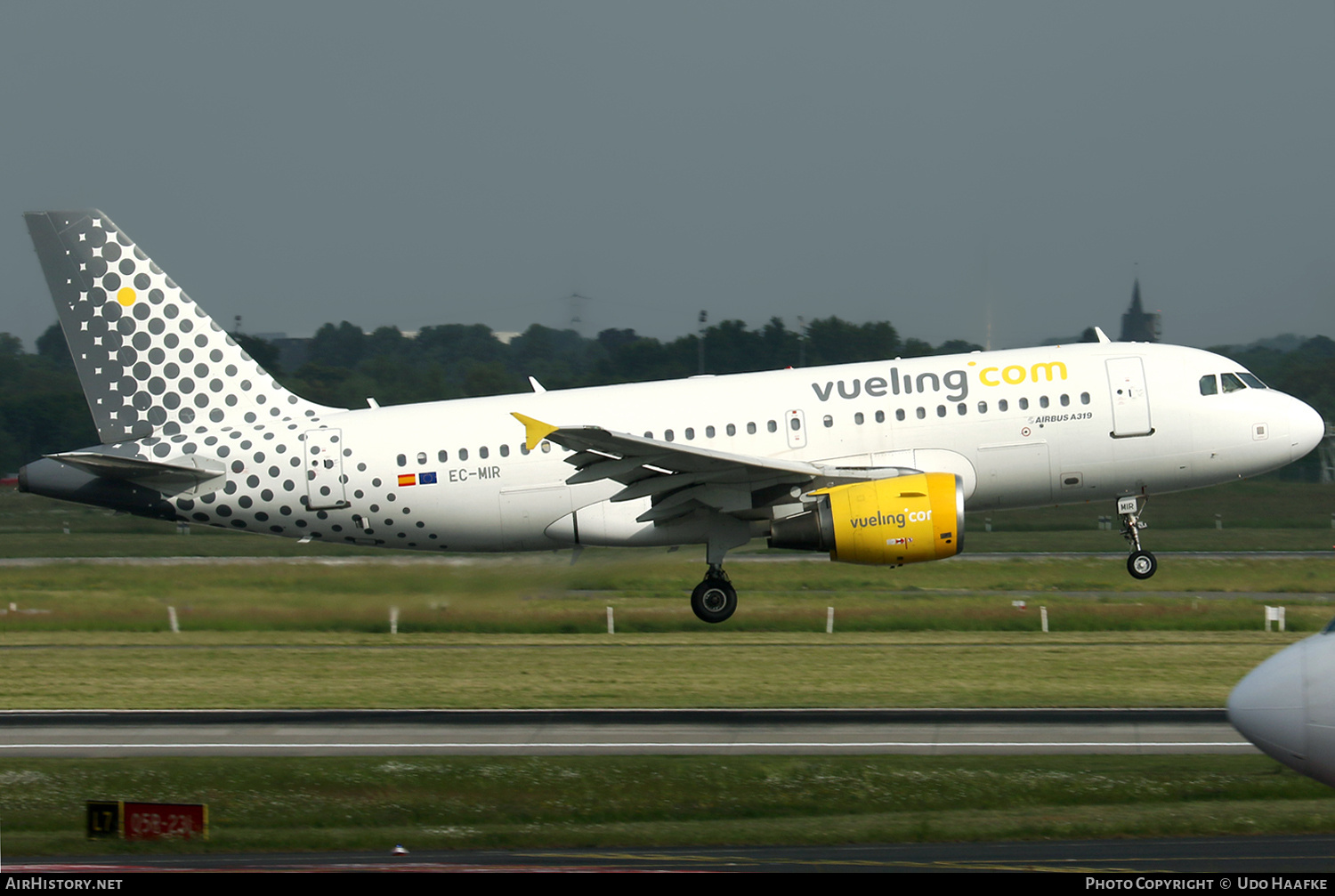 Aircraft Photo of EC-MIR | Airbus A319-111 | Vueling Airlines | AirHistory.net #819855