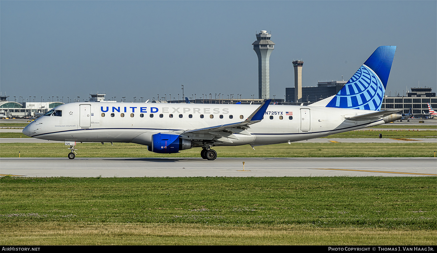Aircraft Photo of N725YX | Embraer 175LR (ERJ-170-200LR) | United Express | AirHistory.net #819921
