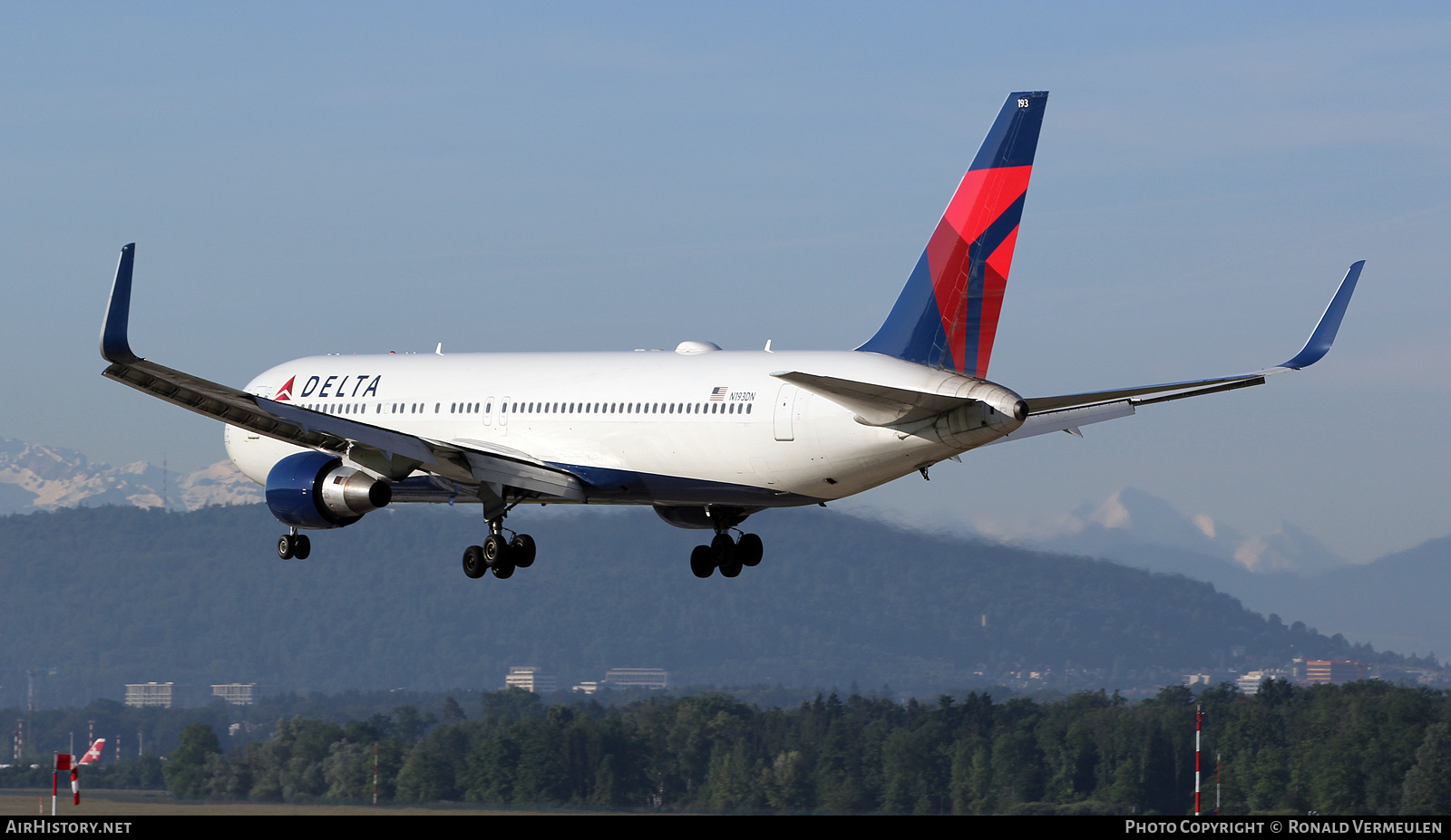 Aircraft Photo of N193DN | Boeing 767-332/ER | Delta Air Lines | AirHistory.net #819979