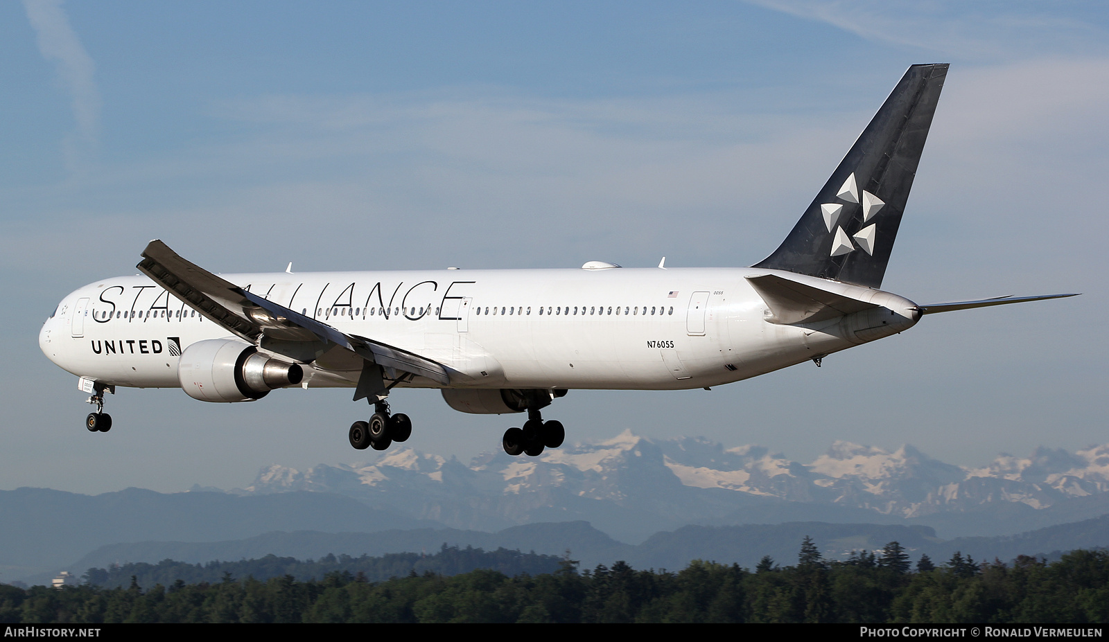 Aircraft Photo of N76055 | Boeing 767-424/ER | United Airlines | AirHistory.net #820010