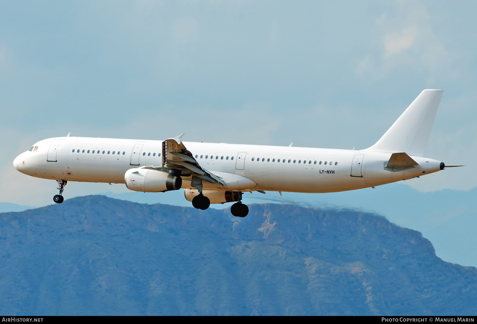 Aircraft Photo of LY-NVH | Airbus A321-231 | AirHistory.net #820078