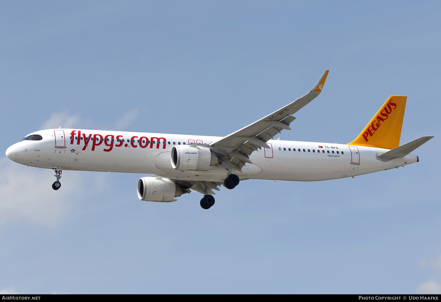 Aircraft Photo of TC-RFG | Airbus A321-251NX | Pegasus Airlines | AirHistory.net #820263