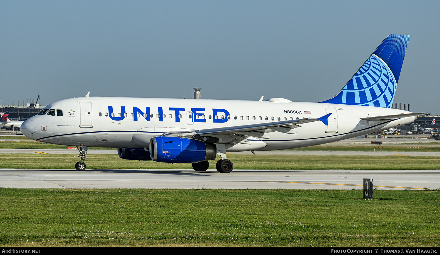 Aircraft Photo of N889UA | Airbus A319-132 | United Airlines | AirHistory.net #820323