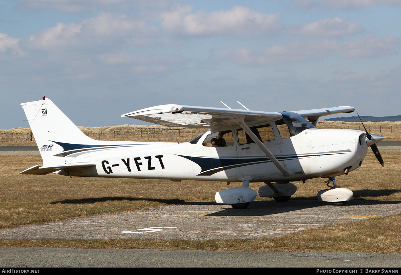 Aircraft Photo of G-YFZT | Cessna 172S Skyhawk SP | AirHistory.net #820342