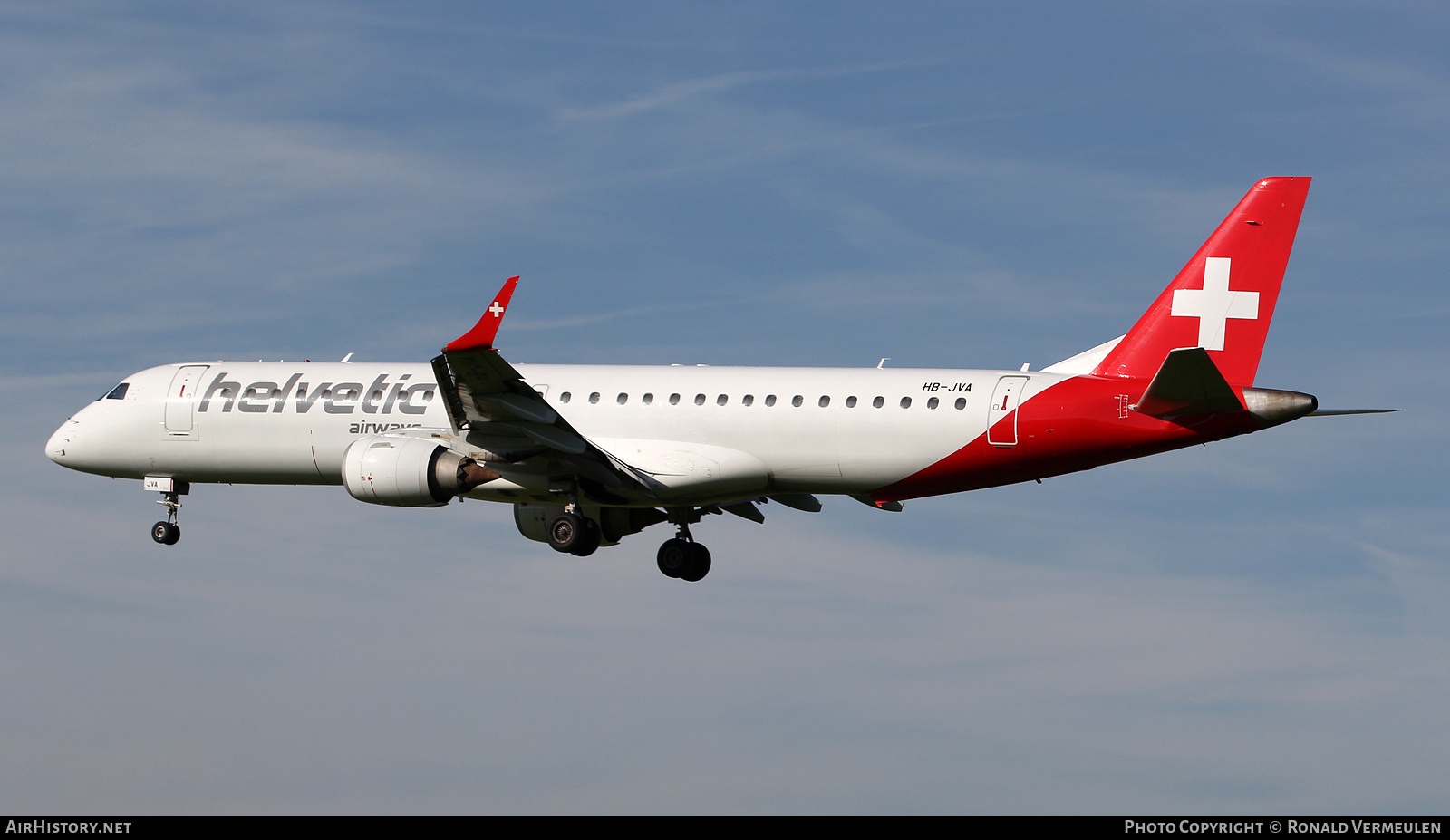 Aircraft Photo of HB-JVA | Embraer 195AR (ERJ-190-200IGW) | Helvetic Airways | AirHistory.net #820460