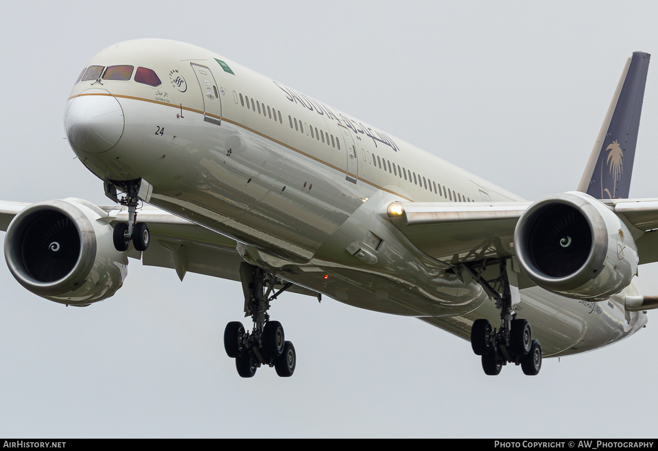 Aircraft Photo of HZ-AR24 | Boeing 787-10 Dreamliner | Saudia - Saudi Arabian Airlines | AirHistory.net #820754
