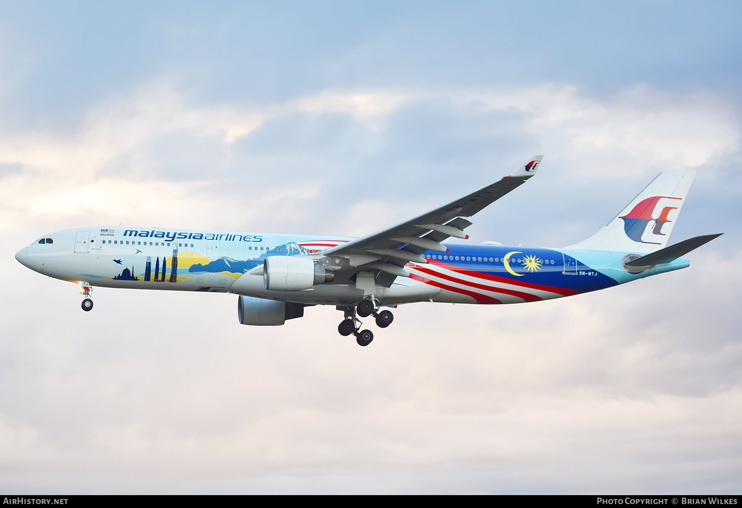 Aircraft Photo of 9M-MTJ | Airbus A330-323E | Malaysia Airlines | AirHistory.net #820834