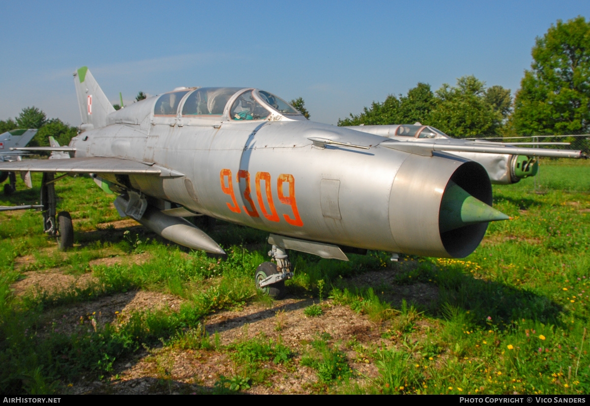 Aircraft Photo of 9309 | Mikoyan-Gurevich MiG-21UM | Poland - Air Force | AirHistory.net #820992